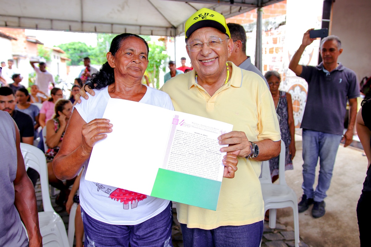 Dona Maria Selena, moradora do Residencial Primavera.