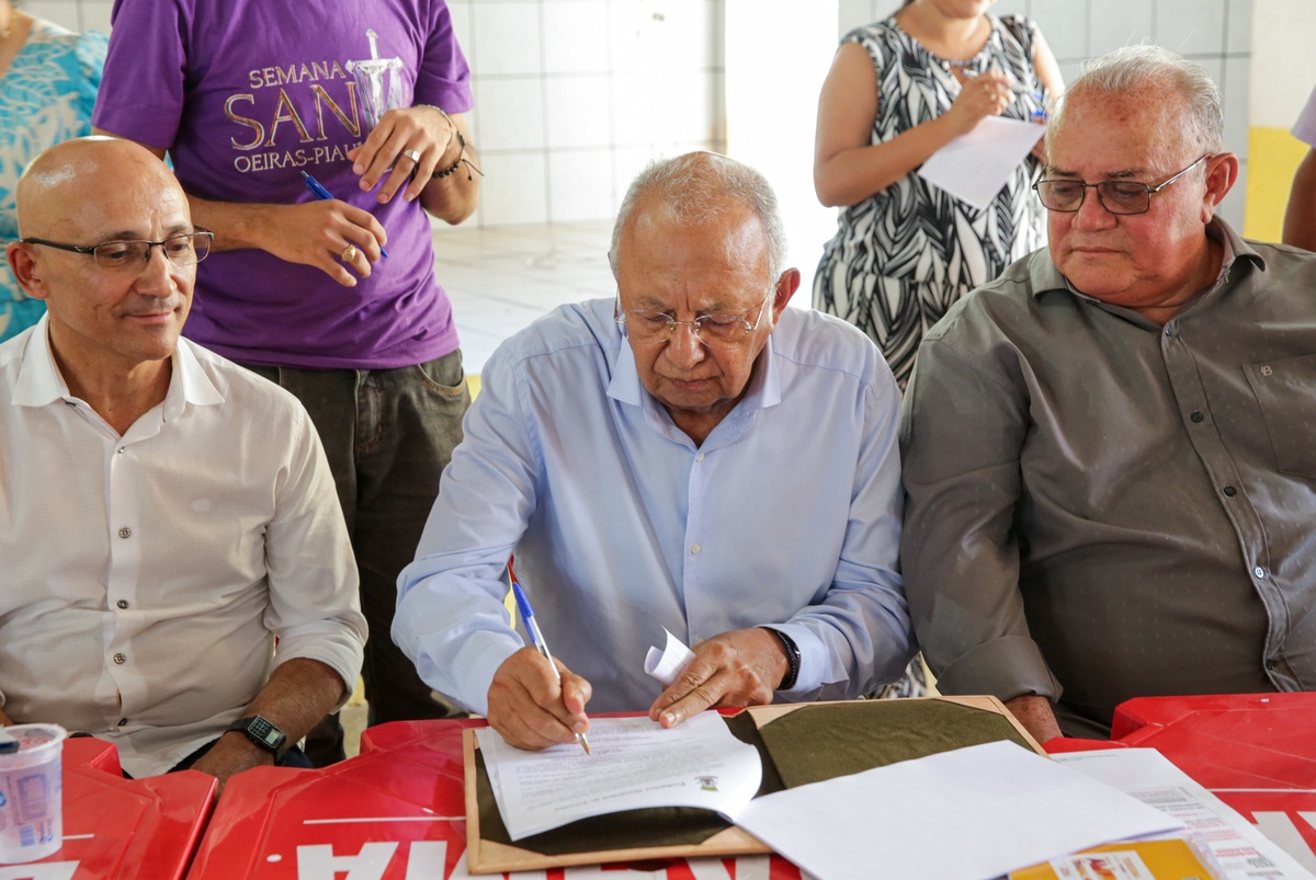 Dr. Pessoa sanciona lei que promove aumento de 93% nos salários de servidores.