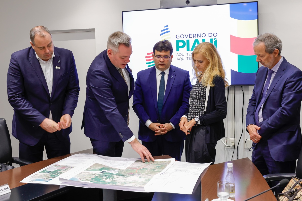 Embaixadora da UE discute investimentos em hidrogênio verde durante visita ao Piauí.