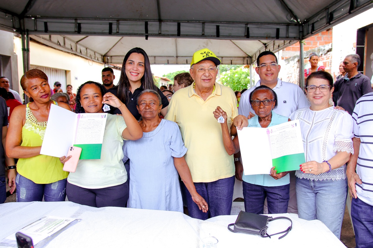 Famílias beneficiadas pelo programa Regularizar The.