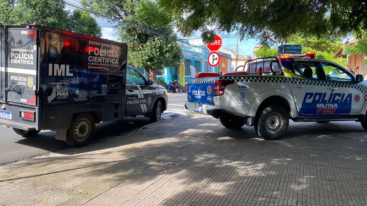 Homem é assassinado a pauladas em praça no centro de Teresina.