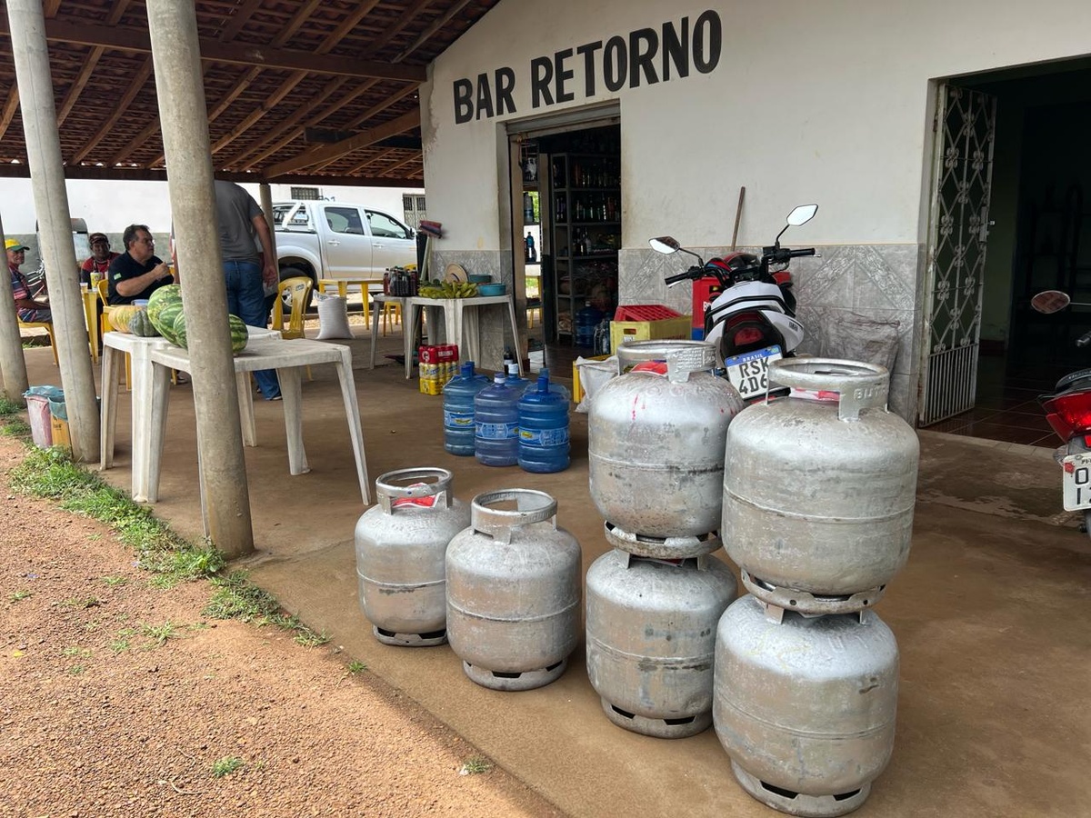 Mais de 100 botijões de gás são apreendidos em locais irregulares no Piauí.