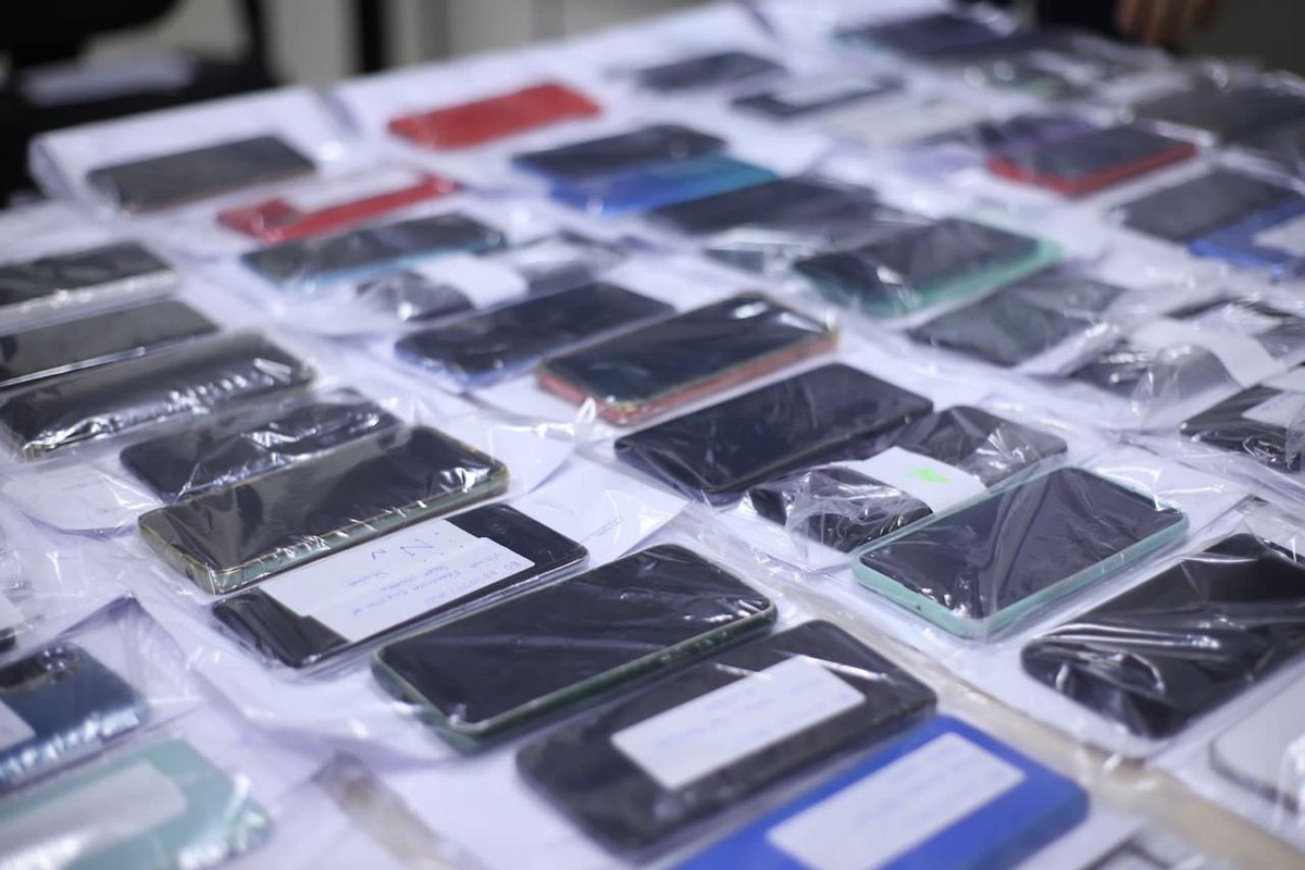 Para recuperar os celulares, os interessados deverão apresentar o documento de identificação, nota fiscal, caixa do aparelho e o boletim de ocorrência que notificou o furto ou roubo, caso tenha ocorrido.