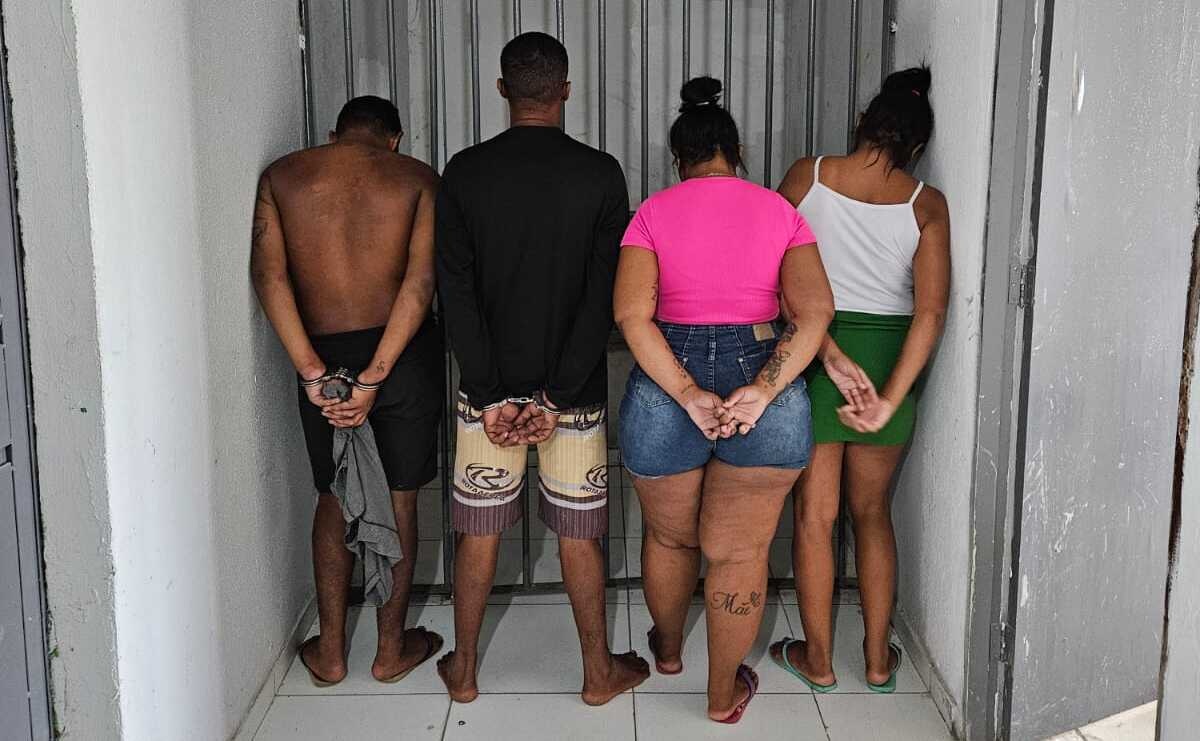 Quatro pessoas são presas suspeitas de tráfico de drogas em Teresina.