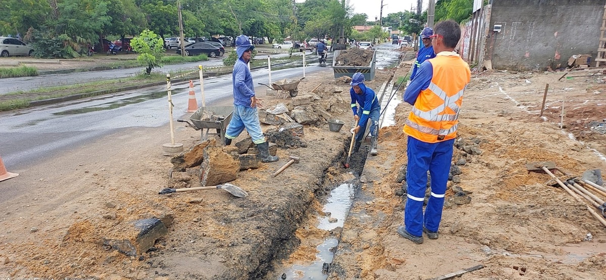 Recuperação do sistema de microdrenagem na Avenida Pedro Freitas.