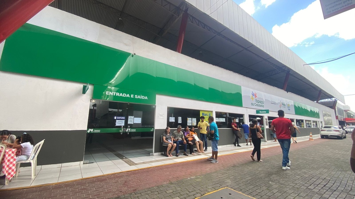 Cansando-se de esperar, cidadãos desistem e vão embora sem atendimento.