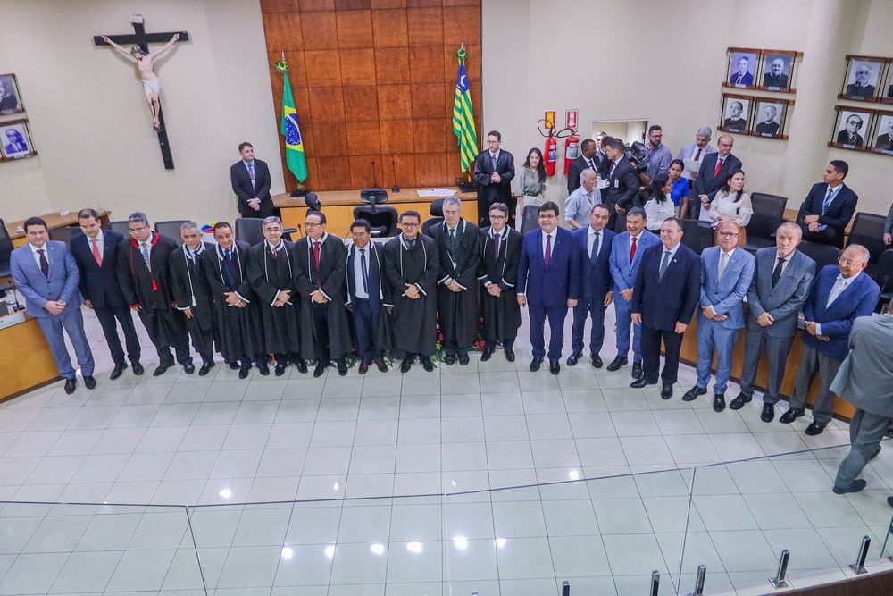 Desembargador Sebastião Ribeiro Martins assume presidência do TRE-PI.