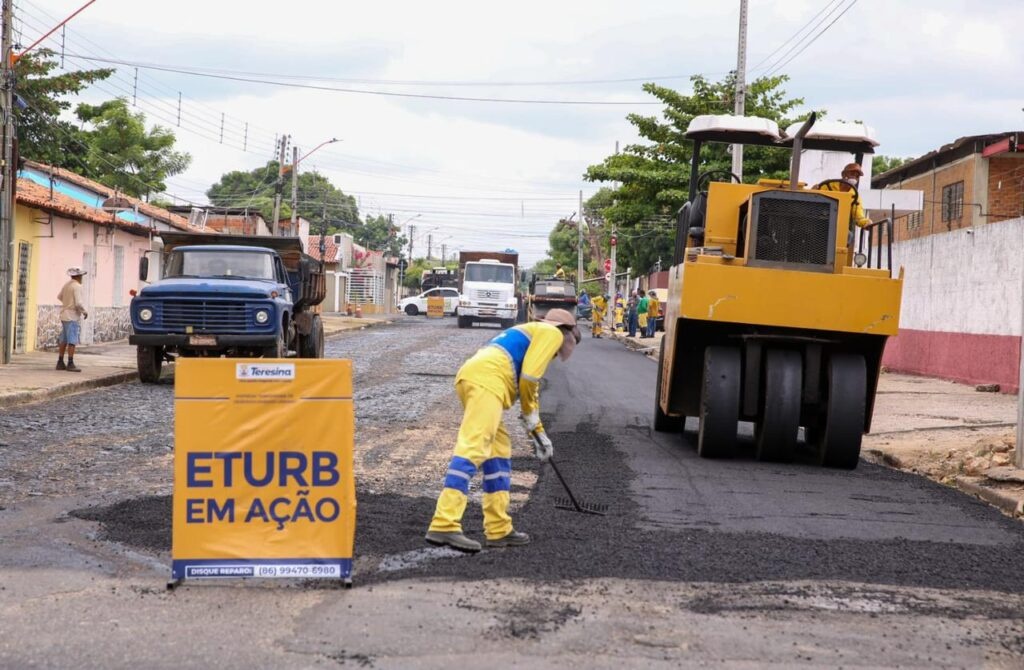 Doze intervenções estão em andamento para melhorias na infraestrutura urbana.
