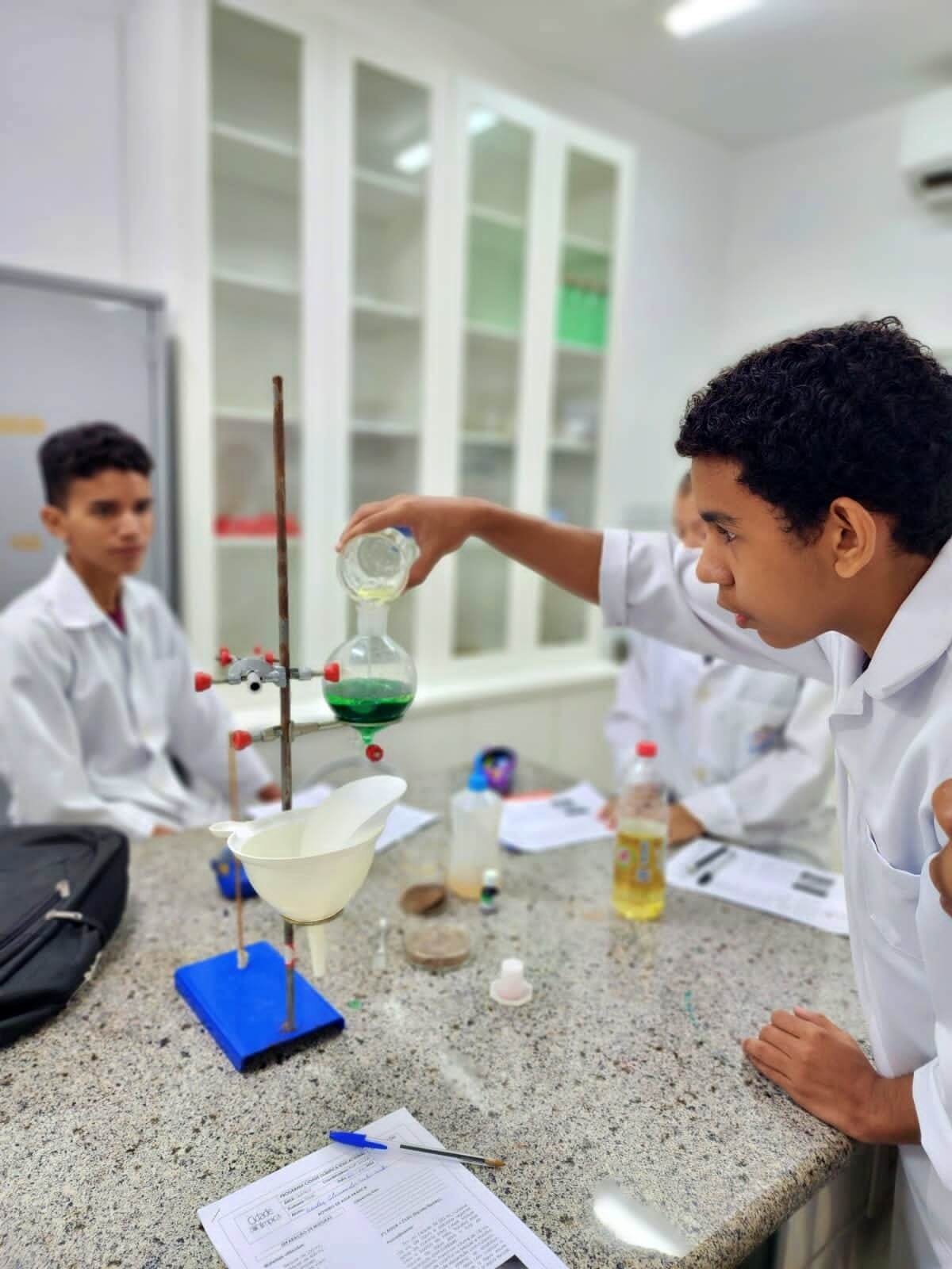 Estudantes de Teresina são preparados para competições acadêmicas.