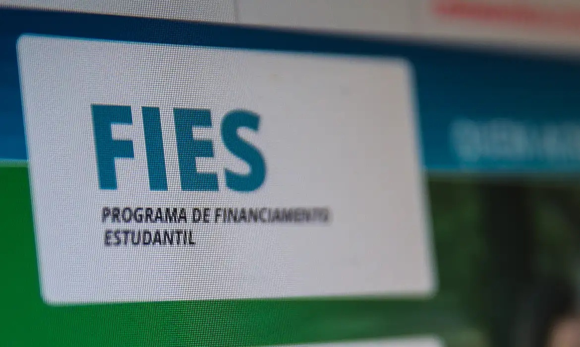 Fundo de Financiamento ao Estudante do Ensino Superior (Fies).