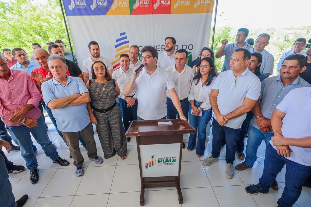 Governador entrega estradas e autoriza obras no Norte do Piauí.