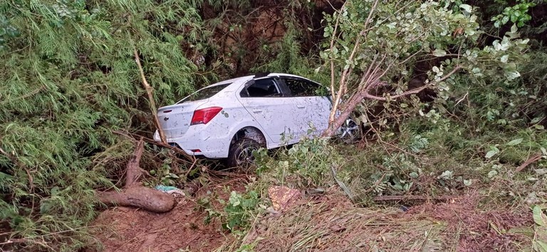 Idoso preso as ferragens na BR-316, em Picos.