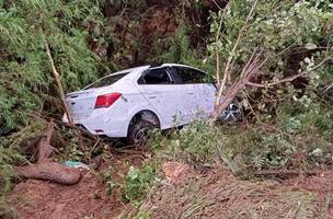 Idoso preso as ferragens na BR-316, em Picos. (Foto: Foto: Divulgação)