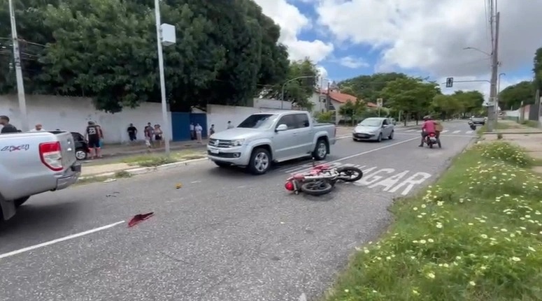 Jovem morre em acidente envolvendo motocicleta e carro em Teresina.