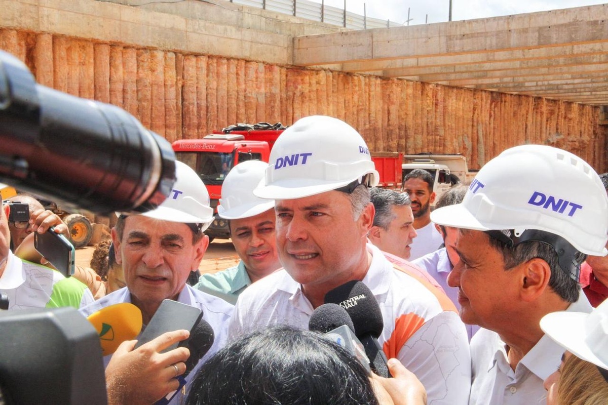 Os ministros Renan Filho, Wellington Dias e o senador Marcelo Castro.