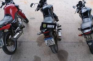 Polícia Civil recupera três motos e prende uma pessoa . (Foto: ASCOM)
