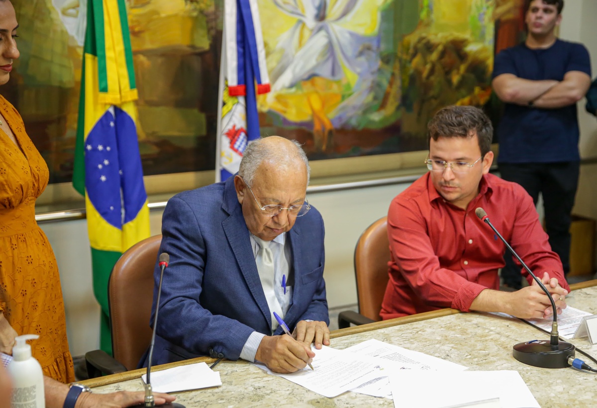 Prefeito de Teresina sanciona lei de reajuste para Agentes Comunitários.
