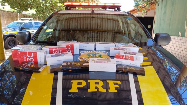 PRF apreende 19 celulares contrabandeados na BR-135 em Bom Jesus.