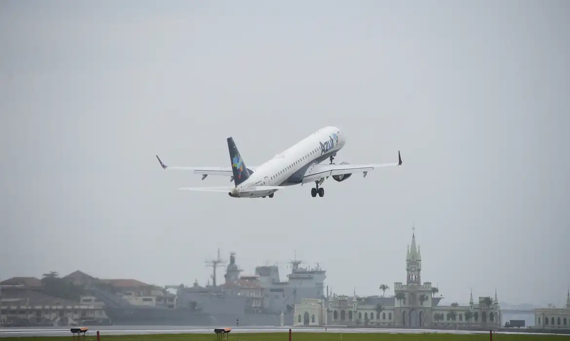 Avião comercial.