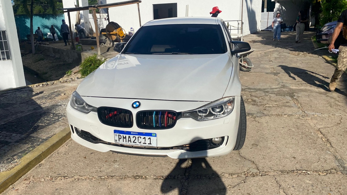 BMW apreendida pela polícia.