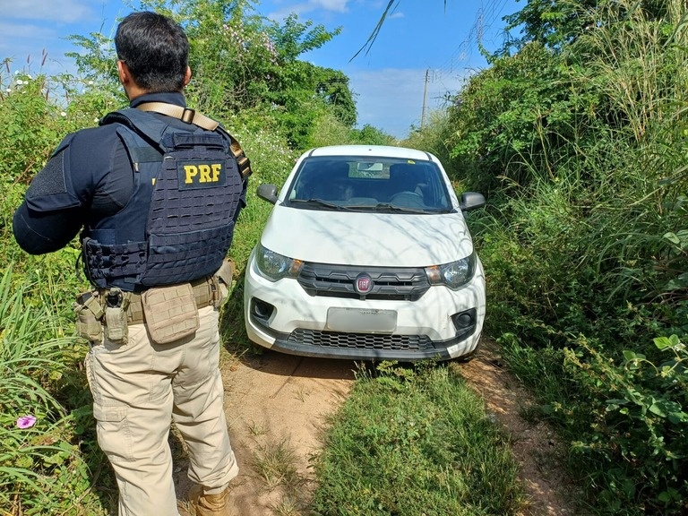 Carro abandonado na BR-316.