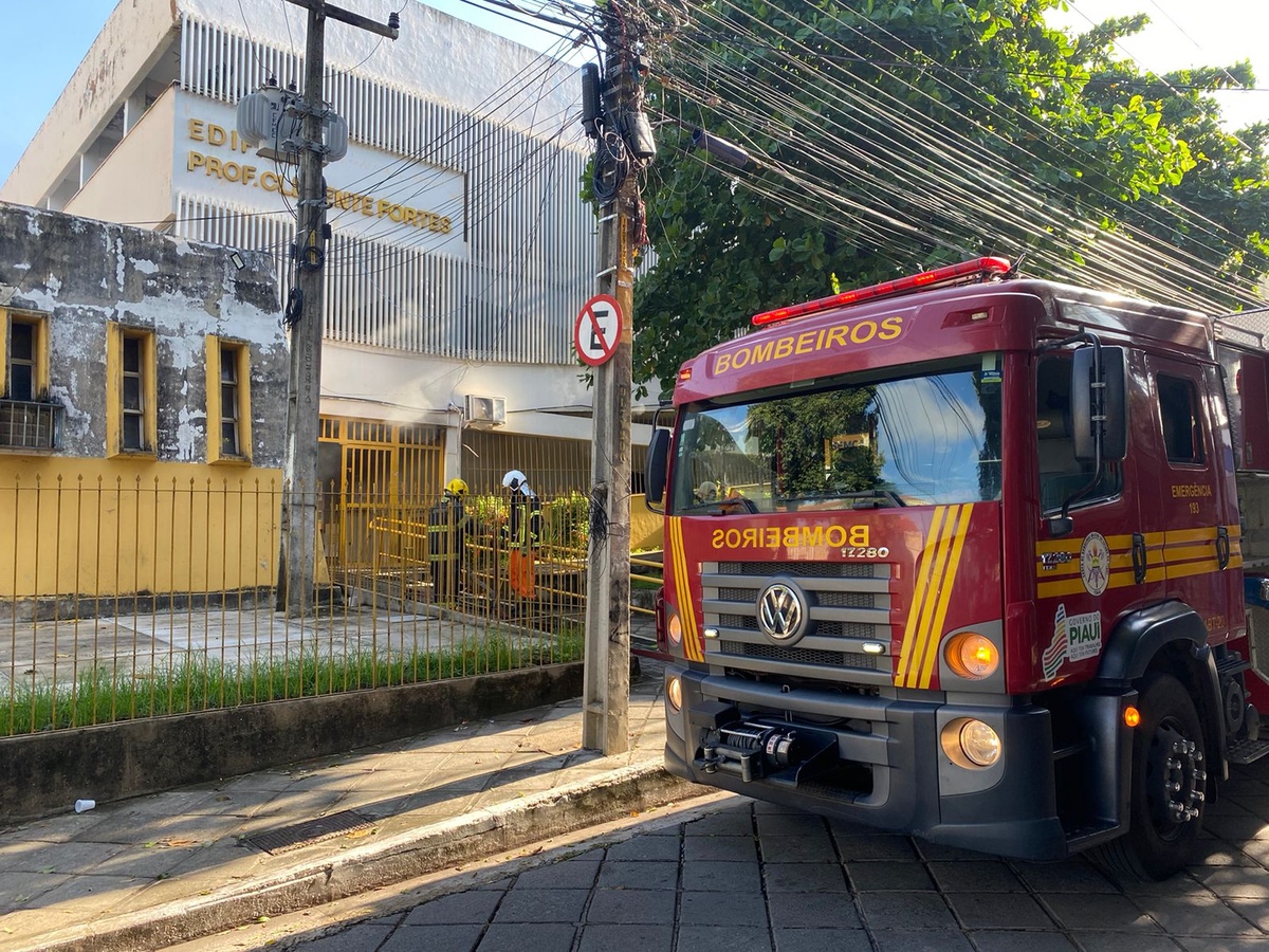 Curto-circuito em ar-condicionado causou incêndio no prédio da Semcaspi.
