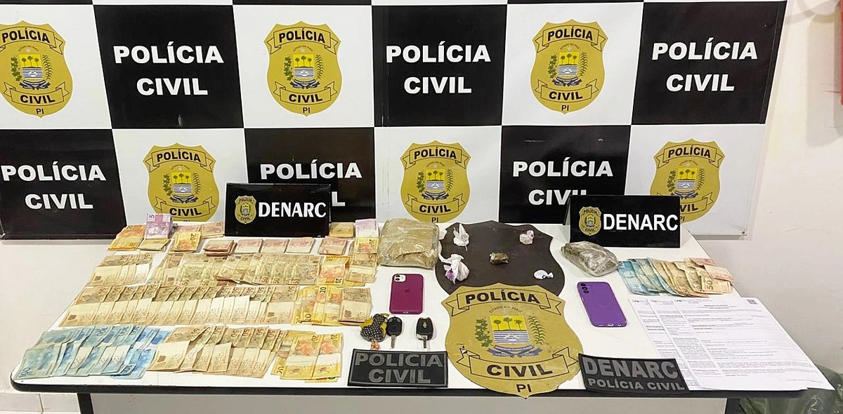 Drogas e pouco mais de R$ 7 mil foram apreendidos.