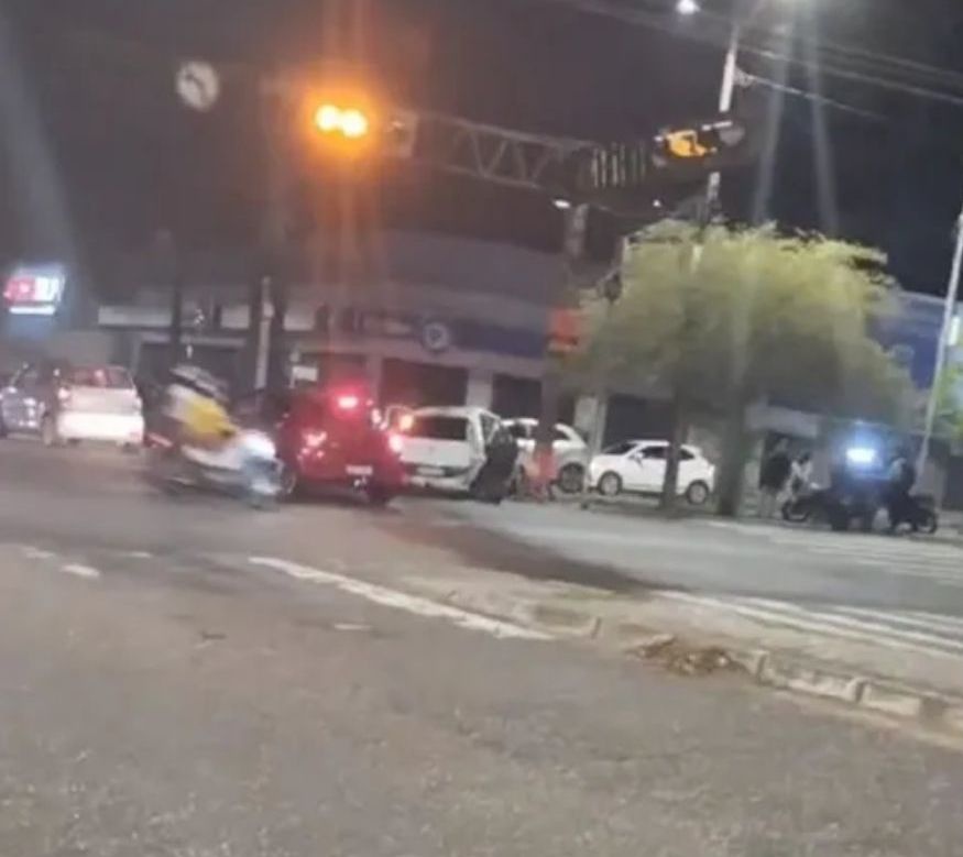Músico morre em tiroteio entre assaltantes e polícia.
