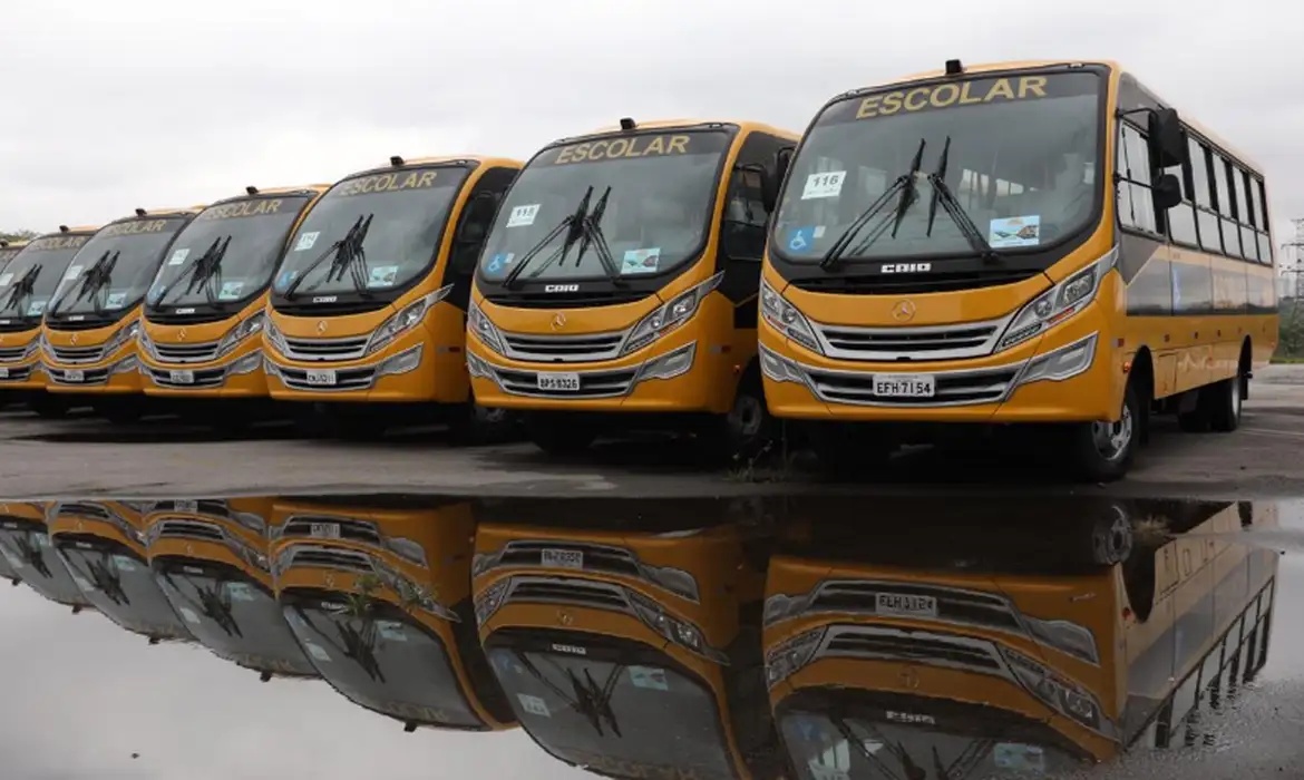 Semec receberá 36 ônibus escolares por meio do FNDE.