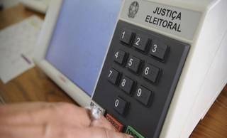 Campanhas de Lula e Flávio Bolsonaro pedem ao TSE mais tempo para votação