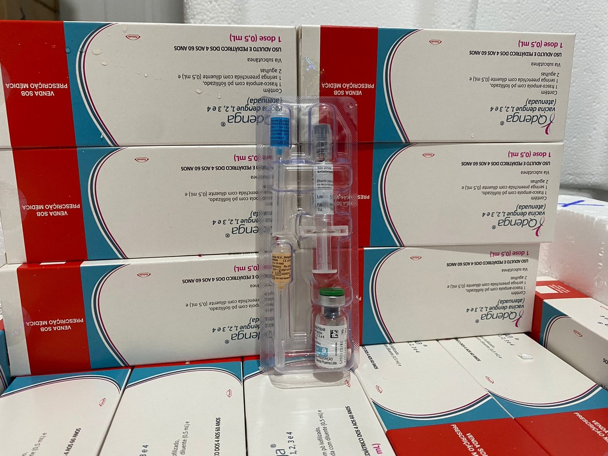 Vacina contra gripe são distribuídas para imunização.