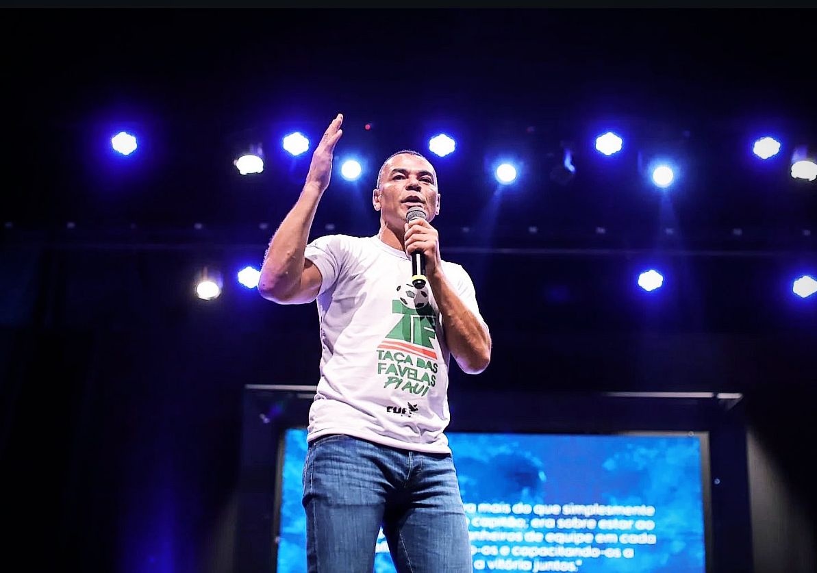 Cafu durante lançamento da Taça das Favelas 2024.