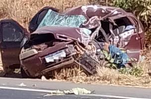 Homem morre em colisão entre caminhão e carro em Monte Alegre do Piauí. (Foto: Divulgação PRF)