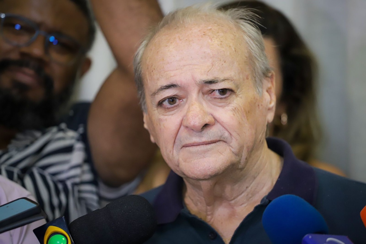 Prefeito de Teresina, Silvio Mendes.