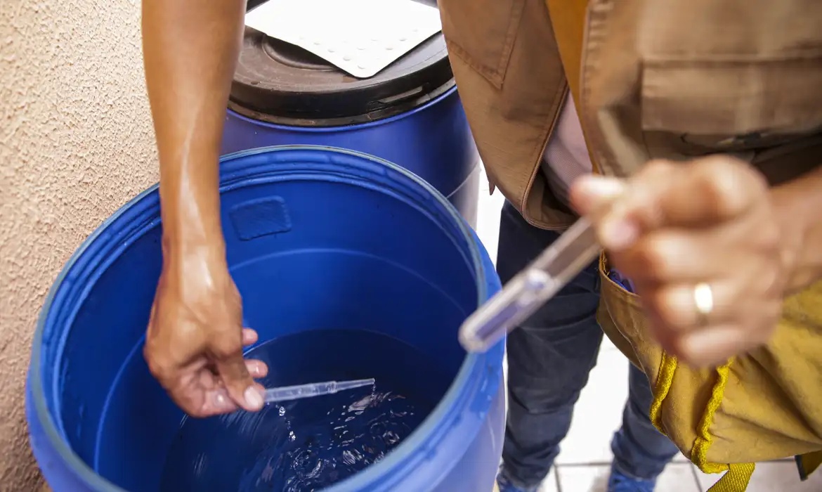 Testes rápidos de dengue.