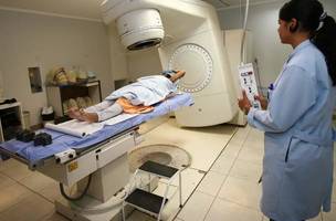 Governo cria auxílio de R$ 300 para pacientes que viajam para fazer radioterapia. (Foto: Reprodução/ Agência Brasil)