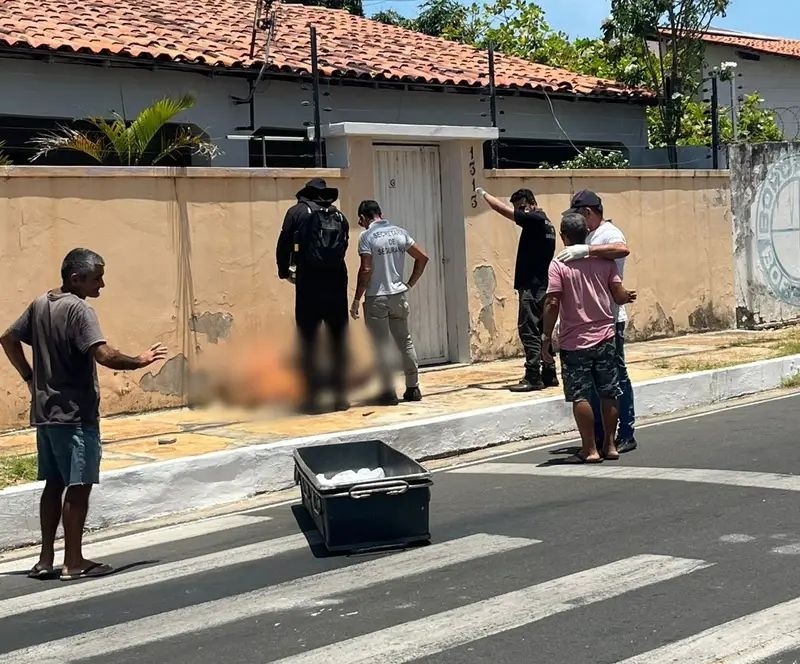Homem é morto após tentar agredir policias com facão.