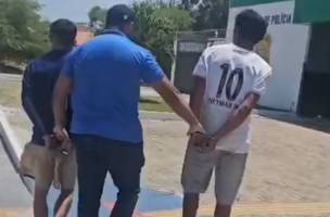 Homens são presos em flagrante por tráfico de drogas durante entrega a domicílio. (Foto: Divulgação)