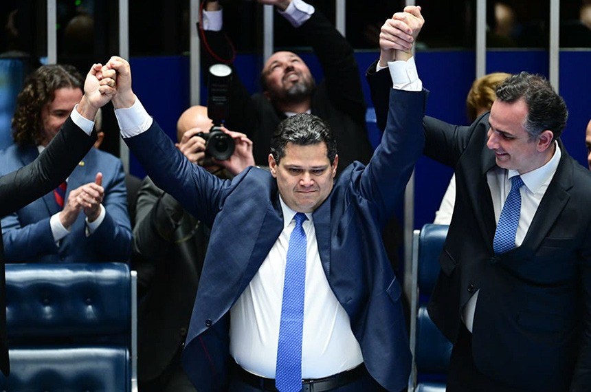 Davi Alcolumbre vence eleição Do Senado.