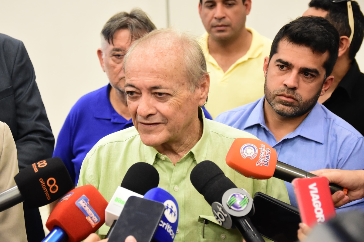 Prefeito anuncia fim do gabinete militar e concurso da guarda municipal.