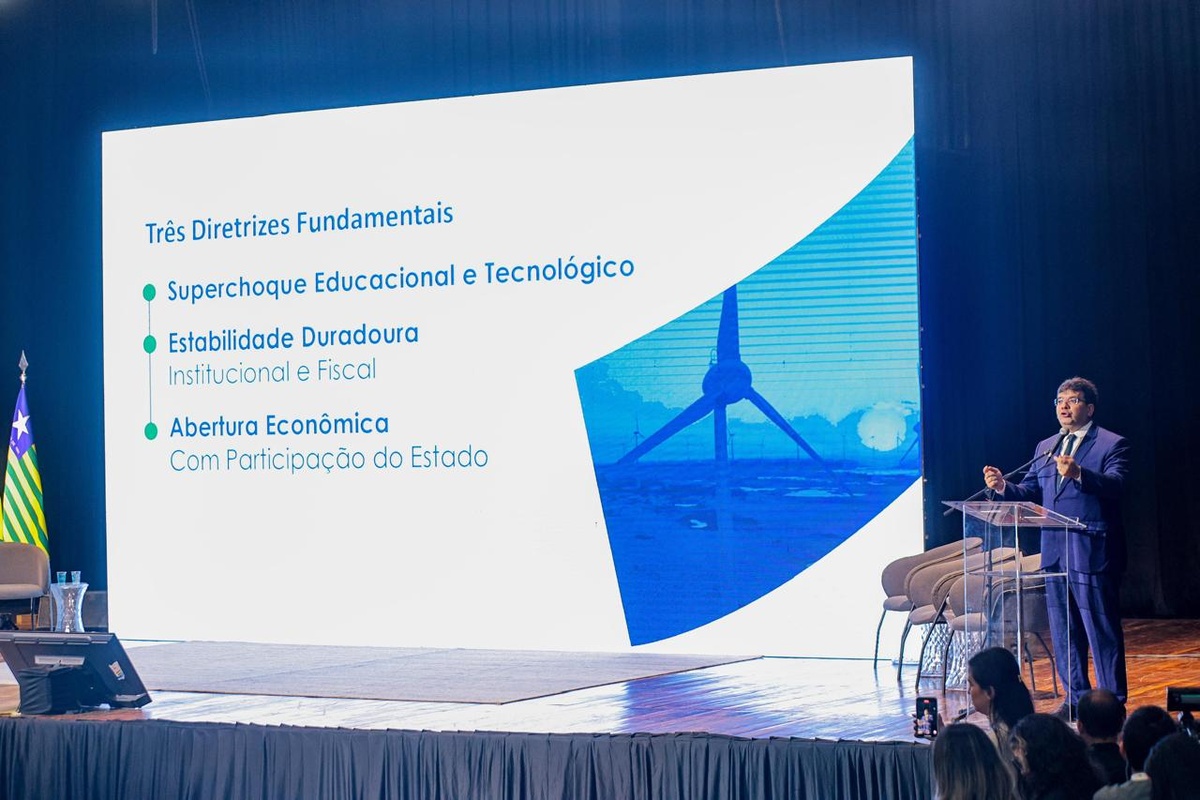 Rafael Fonteles lança livro com diretrizes para o desenvolvimento do Piauí.
