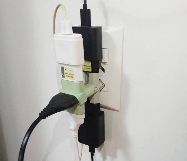 Alerta para risco de choques elétricos.