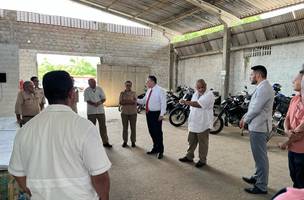 Gessivaldo Isaías cobra melhorias para trabalhadores do Centro de Zoonoses. (Foto: Divulgação/ Ascom)
