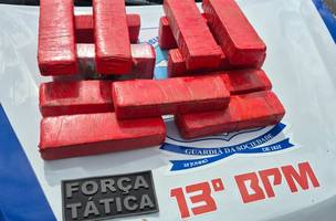 Homem é preso com 10 kg de maconha durante operação em Teresina. (Foto: Divulgação/ SSP-PI)