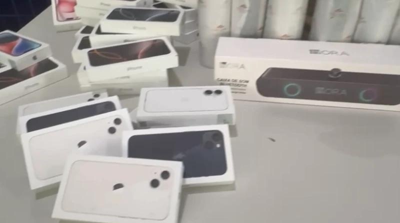 iPhones, vinhos e outros itens eletrônicos são aprendidos pela PRF em ônibus na cidade de Floriano.