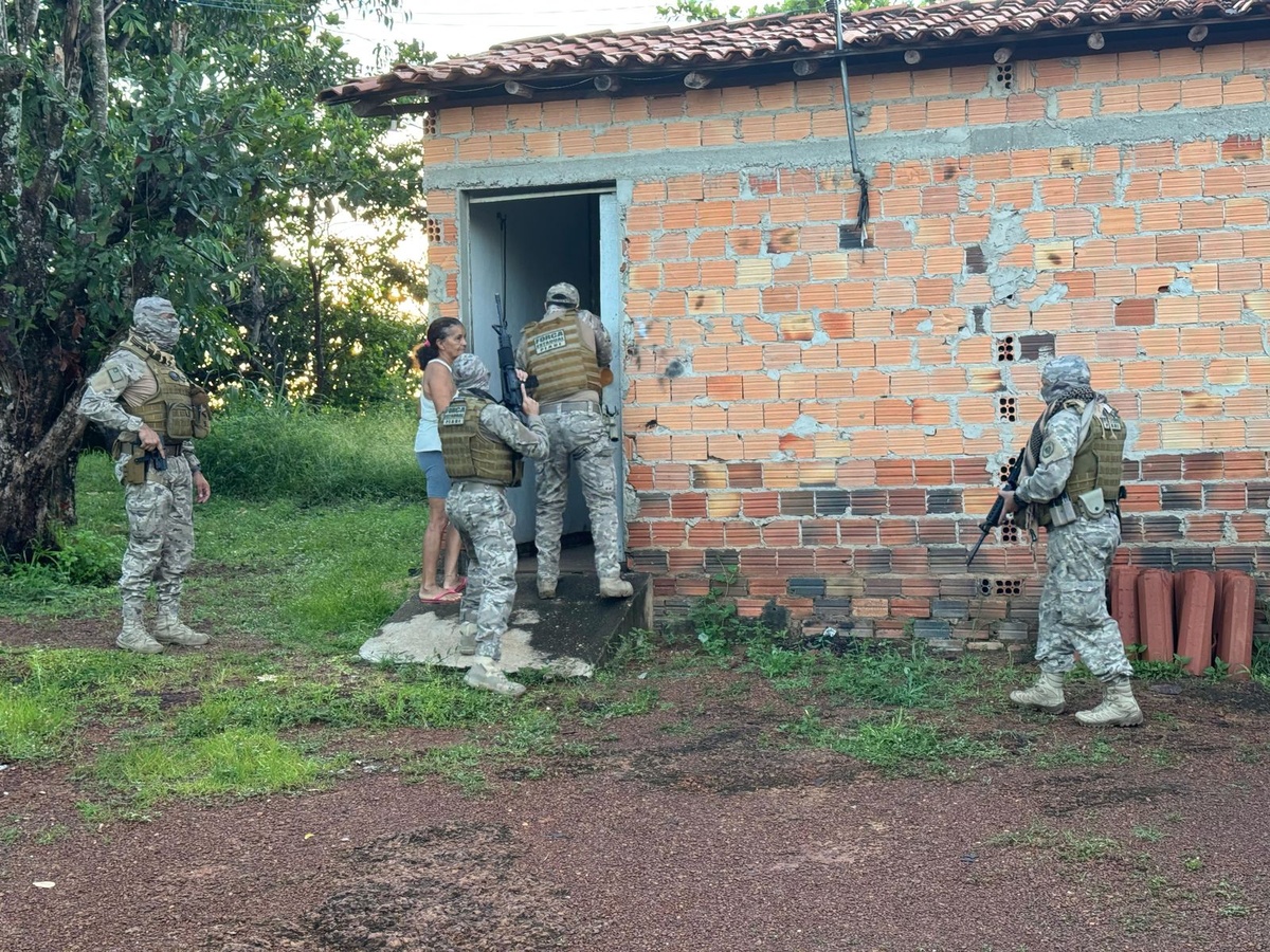 Polícia faz operação contra grupo que marcava “grau” pela internet.