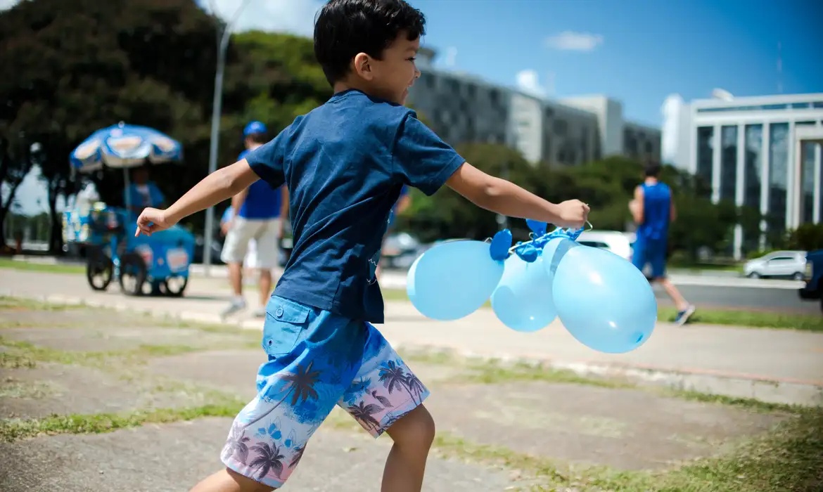 Dia Mundial da Conscientização do Autismo: acolhimento, direitos e combate ao preconceito.