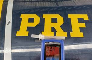 Homem é preso por dirigir sob efeito de álcool em Valença do Piauí. (Foto: Ascom/PRF)