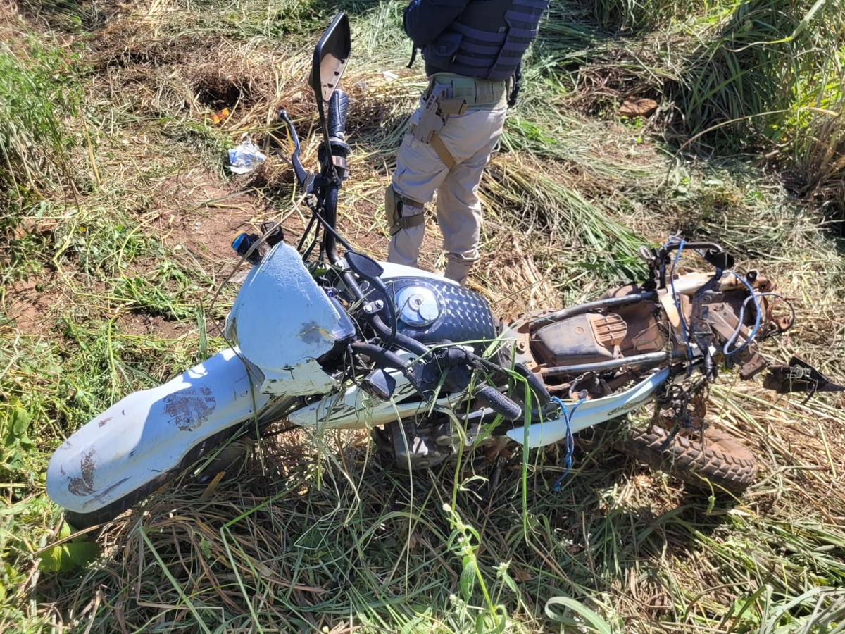 Homem morre em acidente entre moto e carro na BR-407.