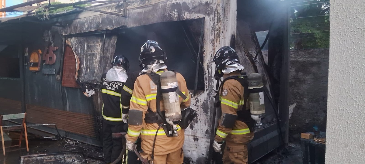 Incêndio foi registrado em um espaço de lazer na zona Leste.